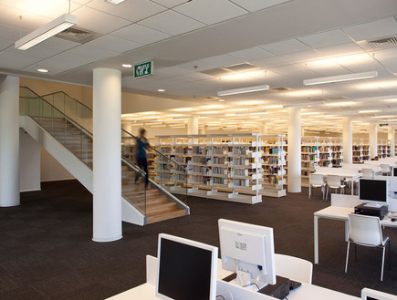 ספריות. המכללה האקדמית כנרת, שוורץ בסנוסוף אדריכלי (צילום: עמית גירון)