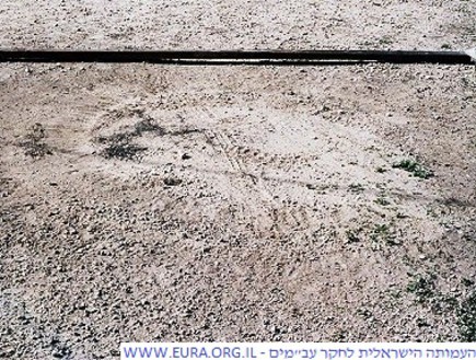 סימן באדמה במושב פתחיה  (צילום: העמותה לחקר עב