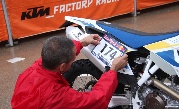 רז הימן על אופנוע באוסטריה