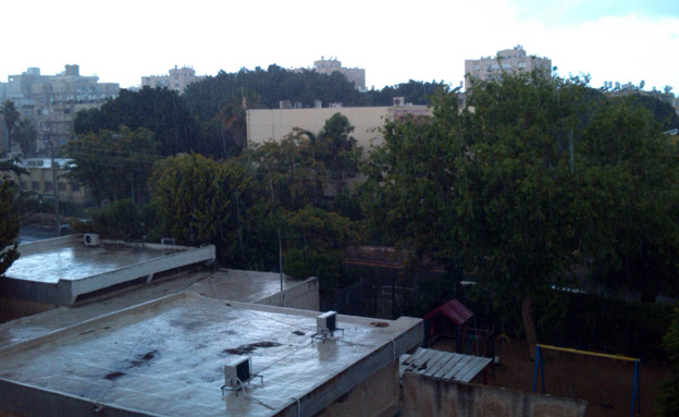 גשם באשדוד, הבוקר (צילום: סתיו בוזגלו)