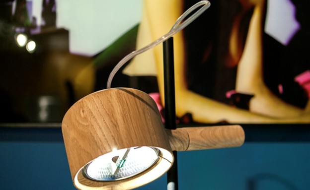 בשיפוץ גילי אונגר מנורת שולחן (צילום: שירן כרמל)