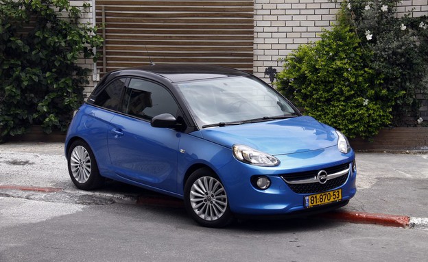 אופל אדם מול פיאט 500 