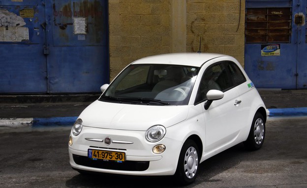 אופל אדם מול פיאט 500 