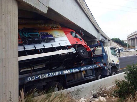 פקקי תנועה נרשמו במקום (צילום: כבאות והצלה מחוז מרכז)