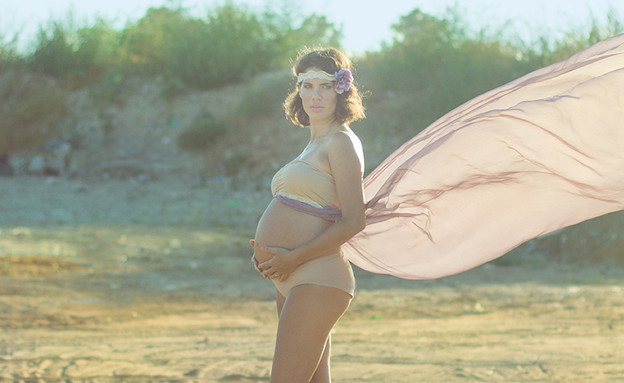 צילומי ההיריון של קרן בן עמי (צילום: מלי פנסו, מערכת מאקו הורים)
