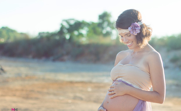 צילומי ההיריון של קרן בן עמי (צילום: מלי פנסו, מערכת מאקו הורים)