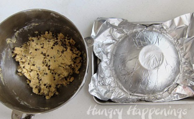 קערה מעוגיית שוקולד צ'יפס ענקית