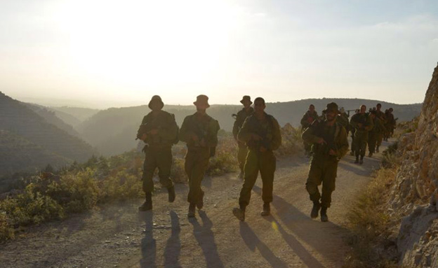 חיילי חטיבת הצנחנים באזור חטמ"ר יהודה (צילום: דובר צה"ל)