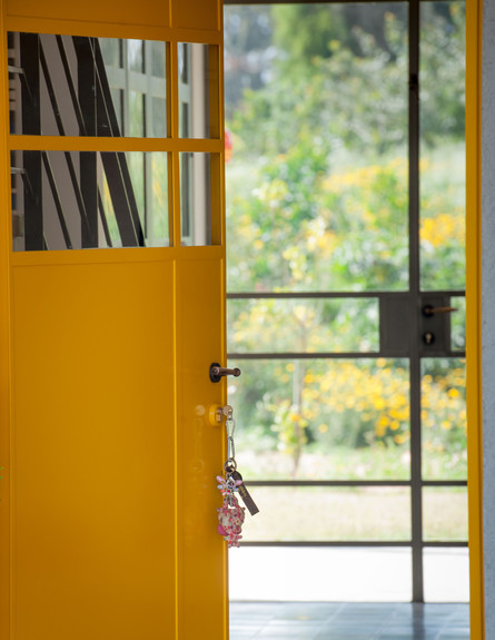 שרית קרפ, דלת צהובה (צילום: גלעד רדט)