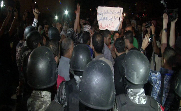 ירדן: מאות ניסו לפרוץ לשגרירות ישראל