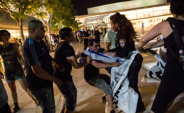 הפגנה בתל אביב 12.7 (צילום: Andrew Burton, GettyImages IL)