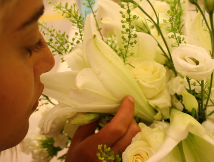 דנית בוחרת פרחים לחתונה (צילום: מתוך: האח הגדול | המצלמה של טל גלבוע)