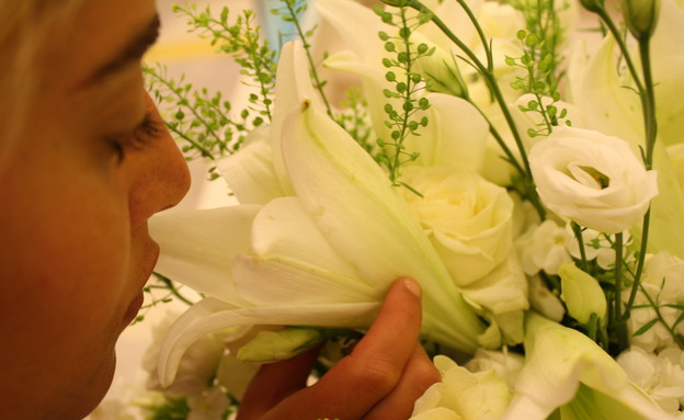 דנית בוחרת פרחים לחתונה (צילום: מתוך: האח הגדול | המצלמה של טל גלבוע)