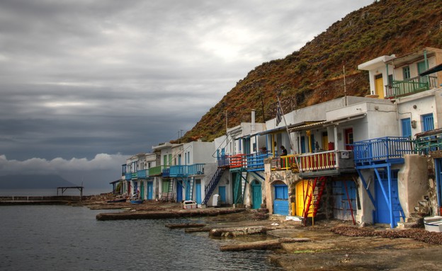 לוקיישנים מעניינים בעולם - כפר הדייגים קלימה באי מילוס שביוון  (צילום: Klearchos Kapoutsis)