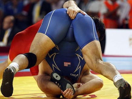 האבקות (צילום: wrestlersjocksandspeedos.tumblr.com)