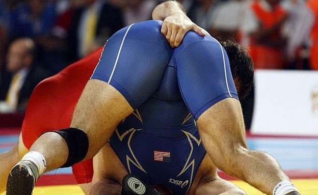 האבקות (צילום: wrestlersjocksandspeedos.tumblr.com)