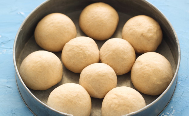 לחמניות חמאה ורוזמרין עם קמח מלא - לפני התפחה