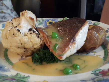 מסעדת פלומר, לונדון - דג עם כרובית (צילום: יונתן למזה, mako אוכל)