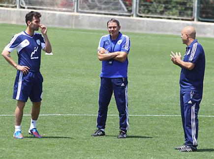 גוטמן, אבוקסיס ובנאדו. גם הנבחרת בכדורגל תנדוד לקפריסין (אלן שיבר) (צילום: ספורט 5)