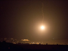 הפלסטינים: "צה"ל תקף הלילה בעזה" (צילום: AP)