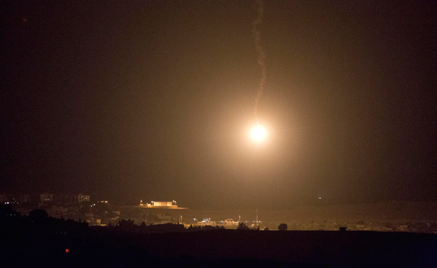 הפלסטינים: "צה"ל תקף הלילה בעזה" (צילום: AP)