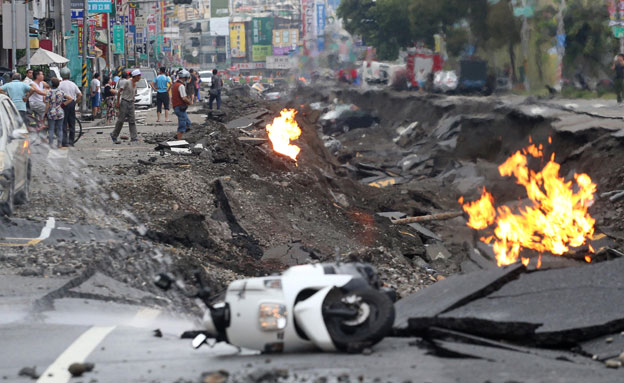 הרס רב ברחובות (צילום: AP)