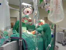 חדר הניתוח לא נח לרגע (צילום: חדשות 2)