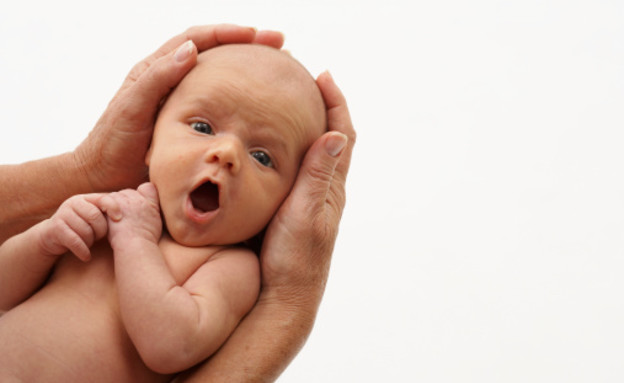 תינוק מפהק (צילום: אימג'בנק / Thinkstock)
