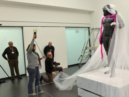 פסלים בתחתונים פסלים בתחתונים