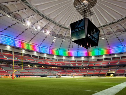 קבוצת פוטבול בקנדה בצבעי הגאווה (צילום:  Photo by Flash90, פייסבוק)