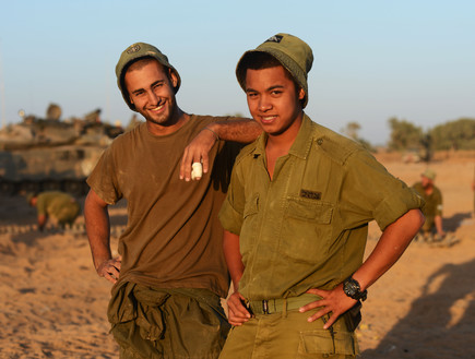 חיילים בצוק איתן (צילום: מאיר אזולאי)