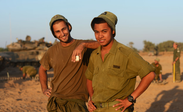 חיילים בצוק איתן (צילום: מאיר אזולאי)