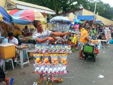 עובר כל גבול הפיליפינים - שוק במנילה (צילום: ג'וב הרגיל)