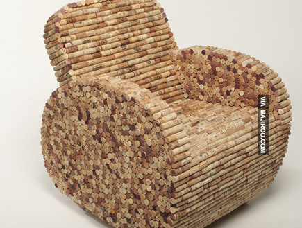 כורסה מעוגלת מפקקי שעם , צילום recycled-material-a (צילום: recycled-material-amazing-chair)