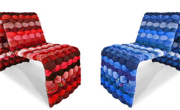 כיסאות סמרטוטים כחולים ואדומים של מריה ווסטברג, צי (צילום: mariawesterb)