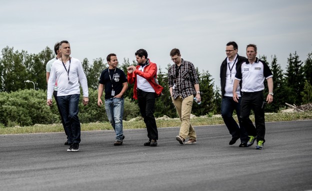 השתלמות נהיגה פורשה השתלמות נהיגה פורשה