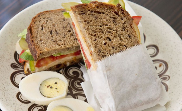 סנדוויץ' גבינה צהובה, דייבוצ'קה (צילום: איילת גדנקן , mako אוכל)