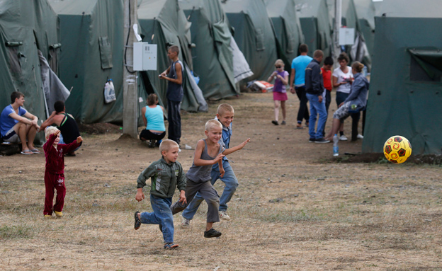 יותר מ-800 אלף פליטים חצו לרוסיה, מחנה פליטים במער (צילום: רויטרס)