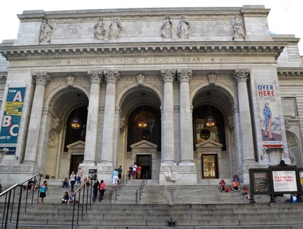 דוגמניות ואדריכלות, ספריה ציבורית בניו יורק (צילום: Trina Merry)