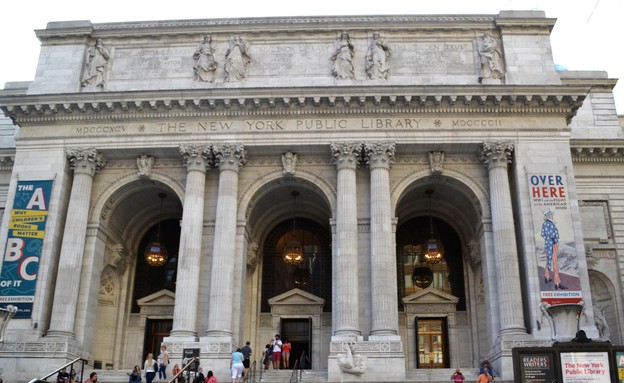 דוגמניות ואדריכלות, ספריה ציבורית בניו יורק (צילום: Trina Merry)