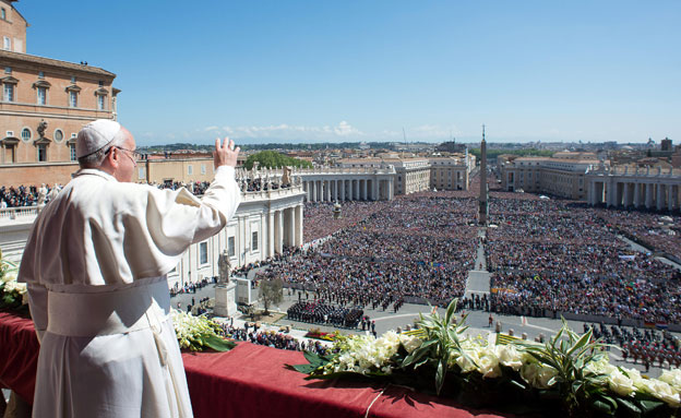 האפיפיור בוותיקן (צילום: AP)
