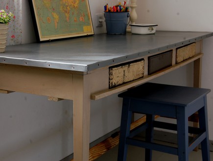 שולחן כתיבה (צילום: שגית ויואב צידון)