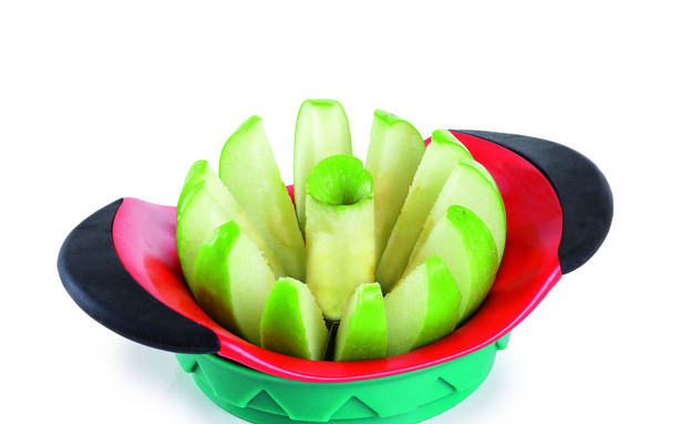 פורס תפוחים ידני של ארקוסטיל להשיג ברשת Arcosteel Kitchen (צילום: יוסי פונס)