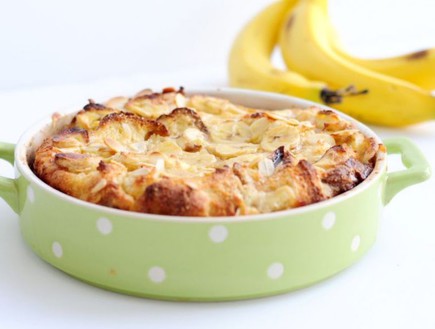 פודינג לחם בננות ושקדים (צילום: שרית נובק - מיס פטל, mako אוכל)