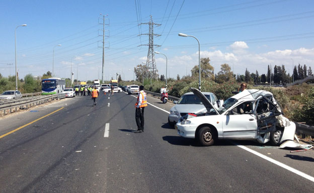 המכונית עפה עשרות מטרים באוויר (צילום: חדשות 2)