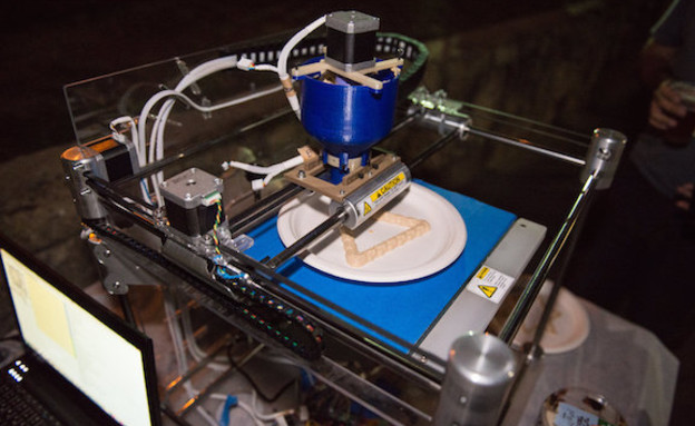 מדפסת תלת-ממדית לחומוס שפותחה ב-GeekCon 2014 (צילום: דוניצה)