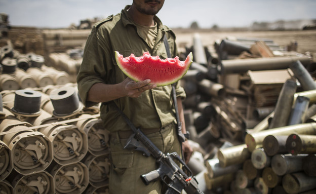 החייל הישראלי - חיילים במצבע צוק איתן  (צילום: Ilia Yefimovich, GettyImages IL)