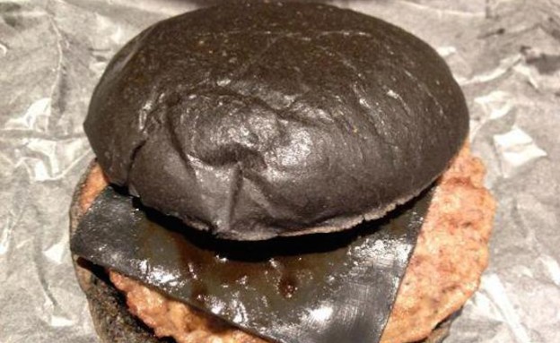 המבורגר שחור (צילום: Twitter)