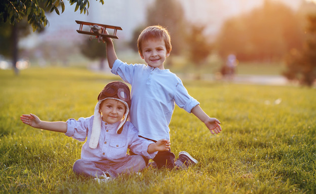 שני ילדים משחקים (צילום: אימג'בנק / Thinkstock)