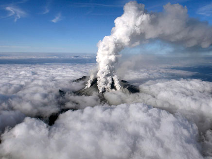 הר הגעש שהתפרץ ביפן (צילום: רוייטרס)